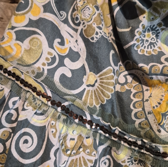 Floral Patterned Skirt in Gray and Yellow - Picture 9 of 9